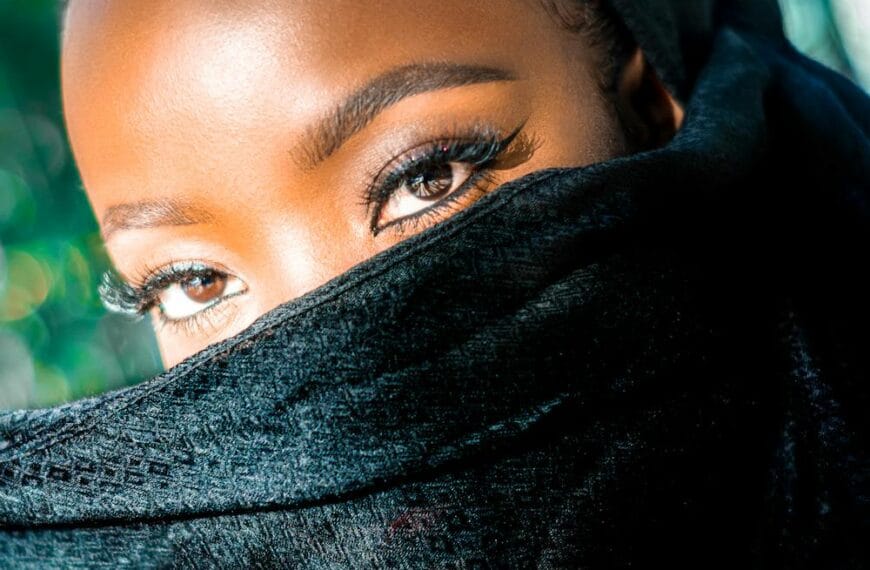 How do I write in a Multicultural London English (MLE) accent?