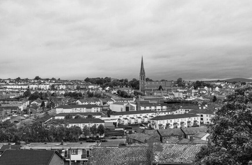 How do I write in a Derry accent?